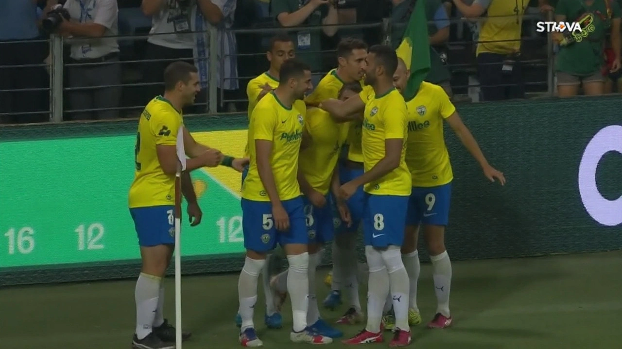 Raphael Veiga abre placar do Palmeiras com pênalti ao minuto 9 contra o Fortaleza