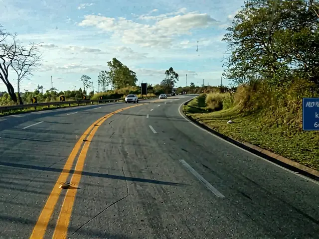 Duas morrem em colisão entre carro e carreta na BR-040, em Carandaí